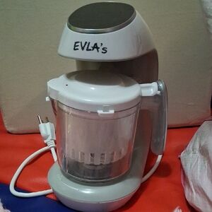 EVLA's White and Gray Baby Food Maker